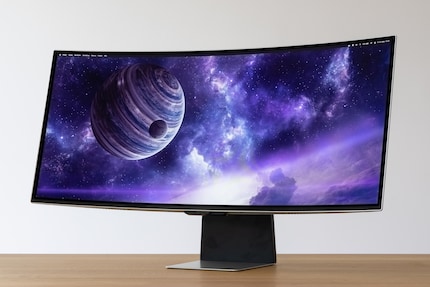 Le Samsung Odyssey OLED G8 me semble un peu plus moderne, mais aussi moins cher.