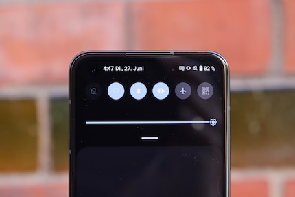 Small icons provide more accessible quick settings.