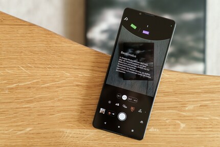 Basic Mode is reminiscent of other smartphones: everything is automated with only a few simplified setting options.