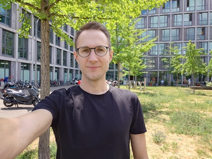 Selfies from the Xperia have rich colours, but the sharpness is mostly digitally generated.