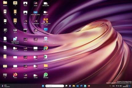 By default, your desktop looks like this – the gaps are too small for me.