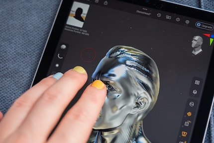 ZBrush sur l'iPad peut être utilisé sans clavier mais avec le doigt et le stylet.