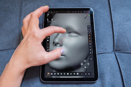 Avec le doigt, je peux par exemple déplacer l'objet.