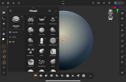 Je façonne mes objets à l'aide des nombreux pinceaux.